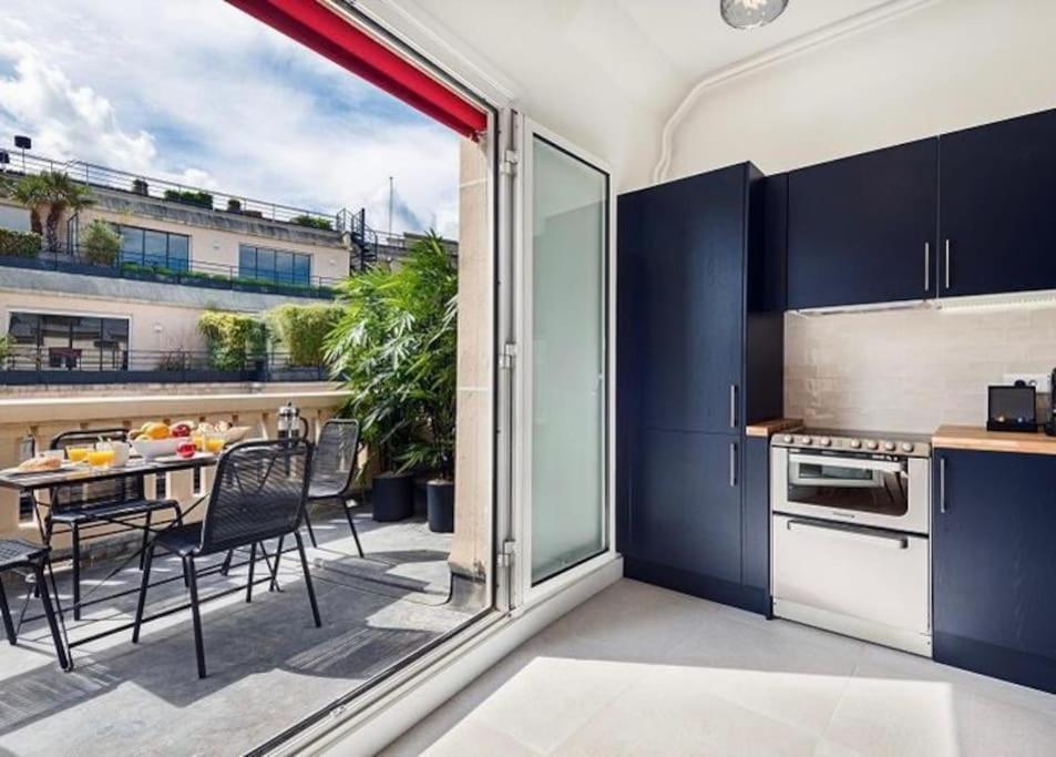 De Luxe Avec Terrasse Sur Les Champs Elysees * Paris