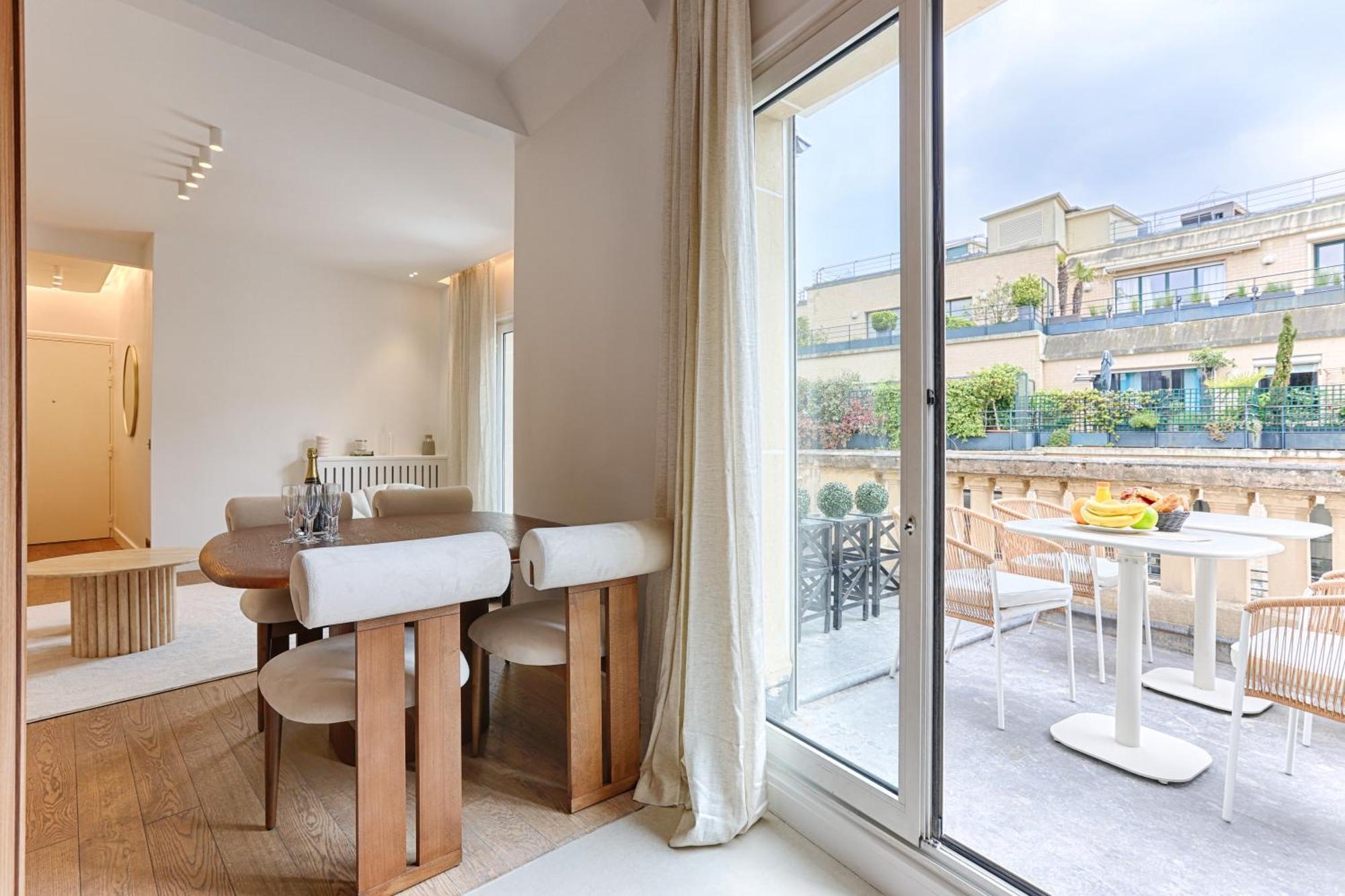 De Luxe Avec Terrasse Sur Les Champs Elysees Apartment