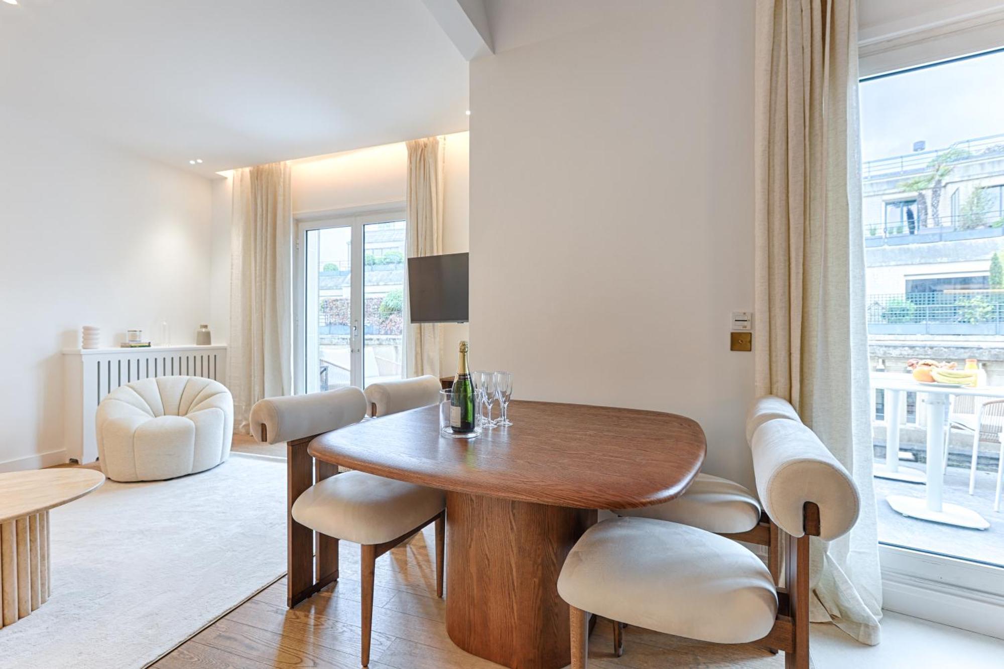 Apartment De Luxe Avec Terrasse Sur Les Champs Elysees